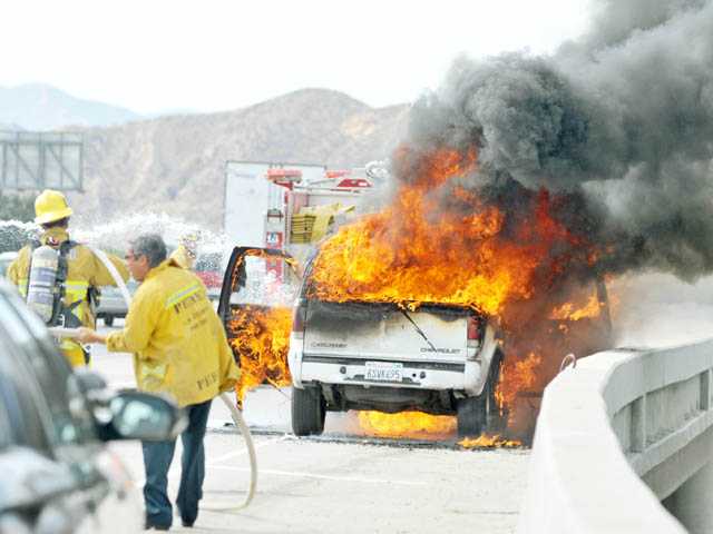 Fire consumes SUV on Interstate 5