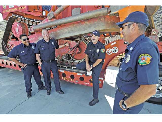 Three-man crew operates 95,000-pound dozer to fight blazes