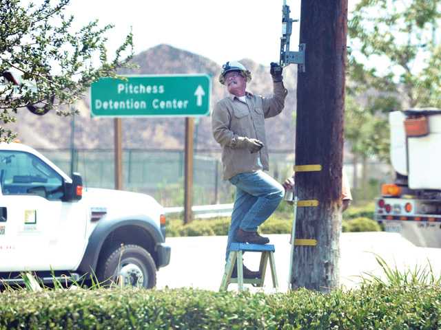 UPDATE:  Edison customers back on grid after outages