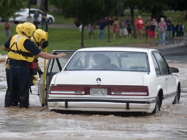 Thunderstorms trigger mud flows in S. Calif. 