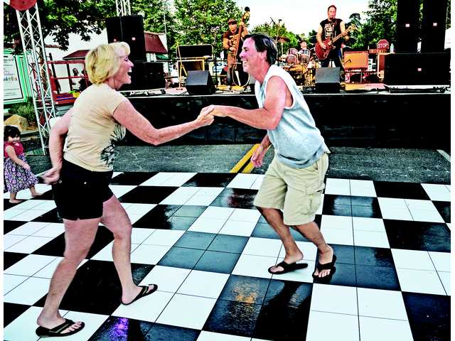 Senses brings rockabilly to Newhall