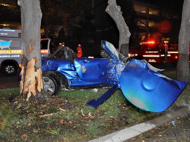 Update: One dead, one critical after wreck in Valencia