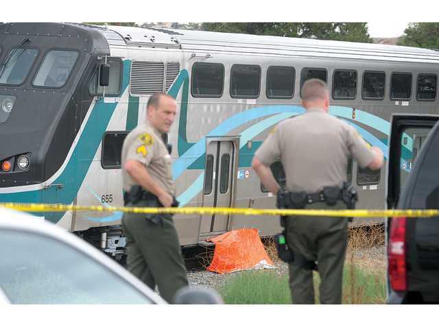 UPDATE: Pedestrian killed on train tracks in Santa Clarita