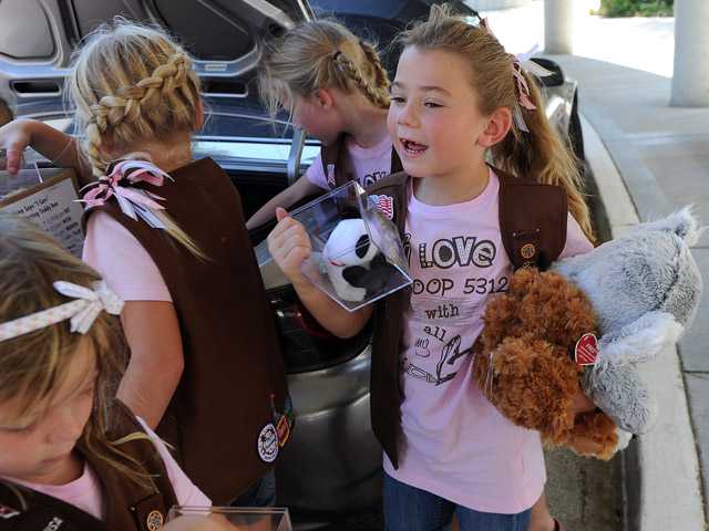 Kids gather teddy bears at hospital