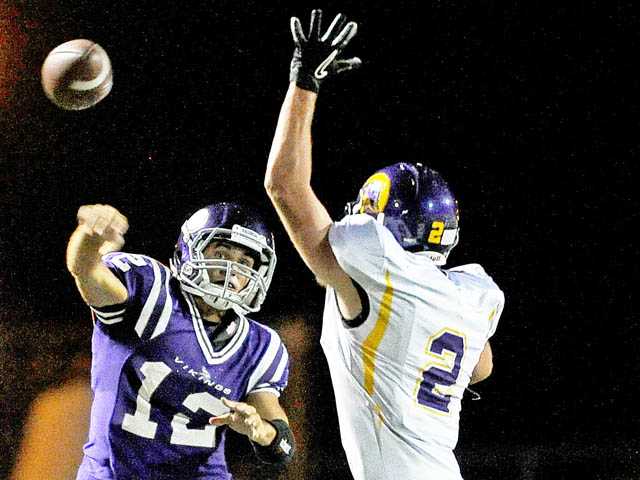 Prep football: Final Foothill League tuneups