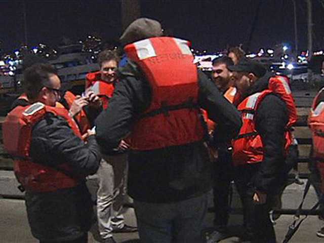 22 saved from sinking boat in San Francisco Bay