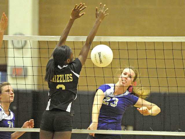 Foothill volleyball: Vikes work for sweep