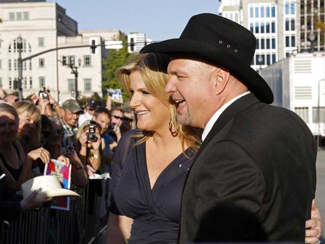 Emotional Brooks goes into Country Hall of Fame