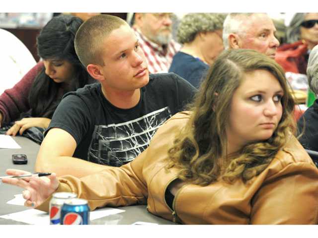 Residents watch last debate