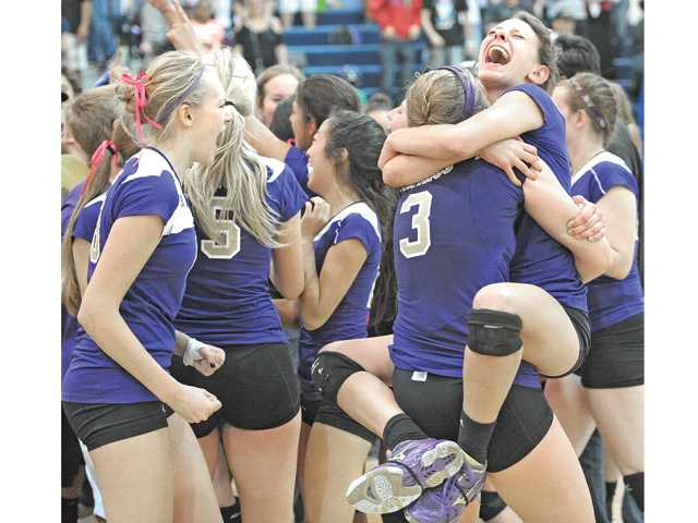 Prep volleyball: Standing alone