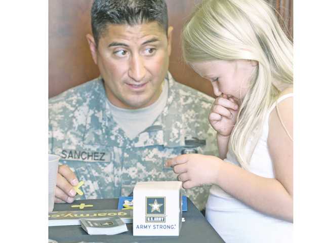 Valencia dentists’ trick: Send treats to troops