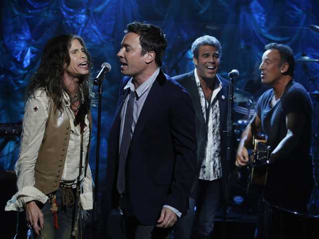 Songs offer messages of hope at Sandy benefit show 