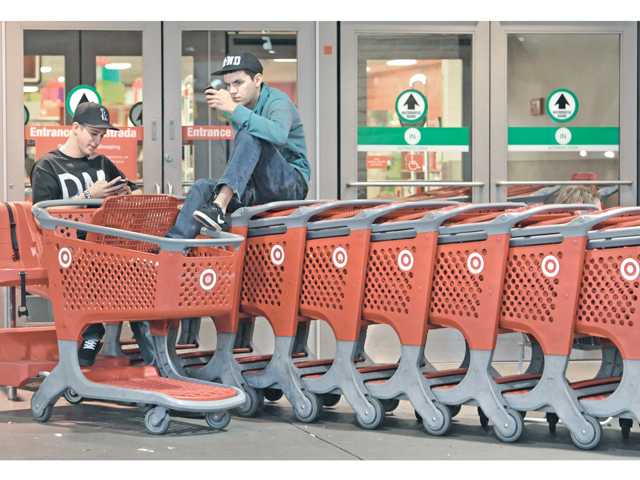 Local shoppers get early start on Black Friday