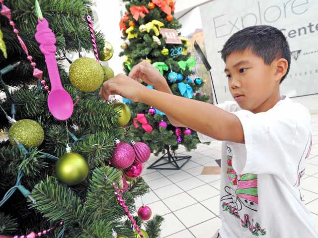 SCV stores open with deals a day early for Black Friday shoppers 