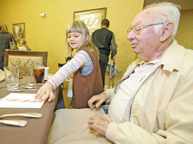Scouts give comfort cards