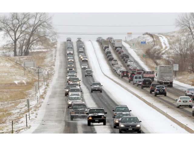 Snowstorm hits Rockies, heads to Midwest 
