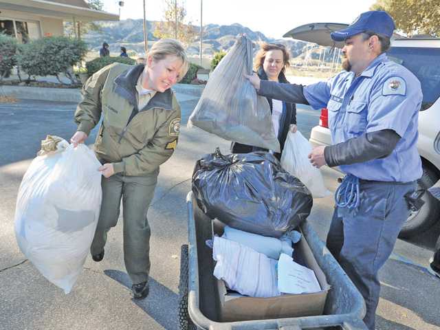 Church donates to animal shelter