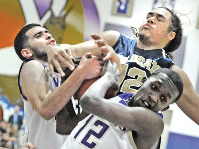 Prep boys hoops:’Cats’ knockout punch