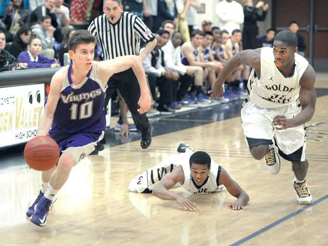 Prep boys hoops: Vikings pushed to brink