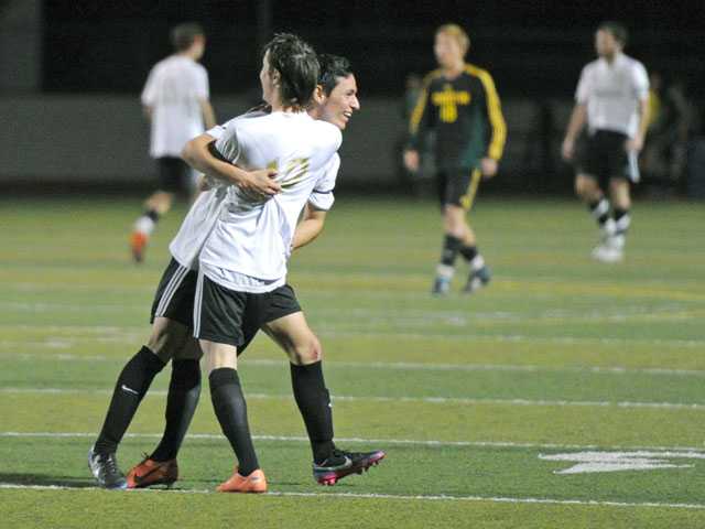 Prep boys soccer: Vikes keep on the gas
