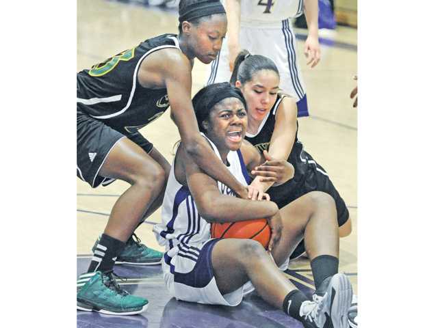 Prep girls hoops: Tables turned
