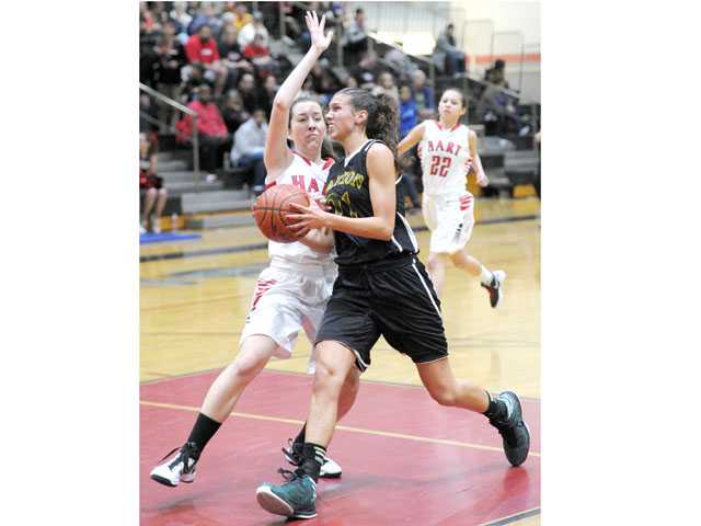 Prep girls hoops: Canyon routs Hart to win share of league title