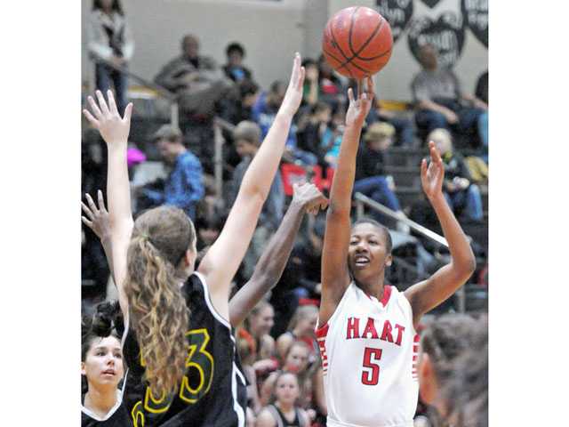 Prep girls hoops: Canyon routs Hart to win share of league title