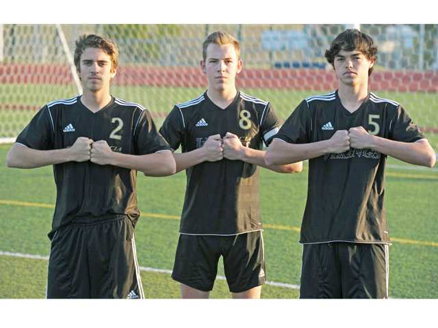 Valencia boys soccer: Stuck in the middle