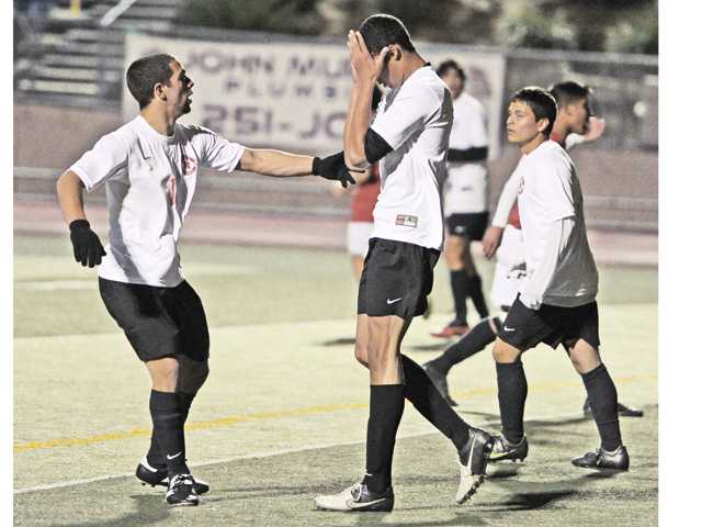 Prep boys soccer: Defensive mistakes doom Indians