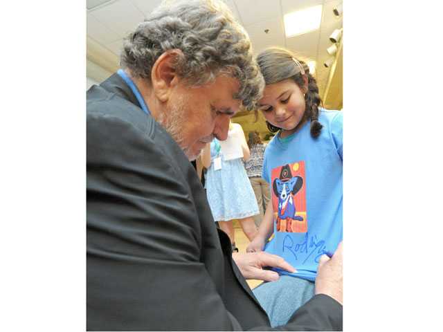 ‘Blue Dog’ artist visits local school