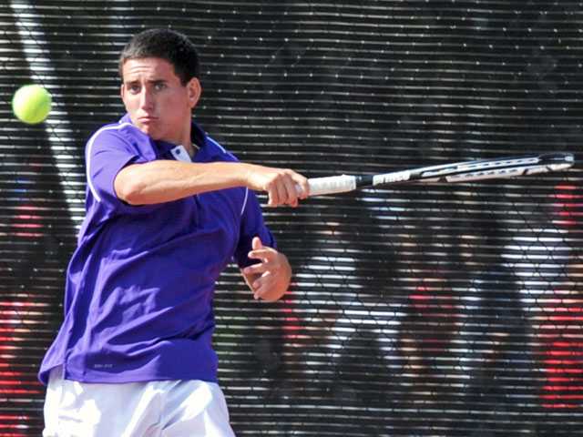 Drama absent from Hart/Valencia tennis match