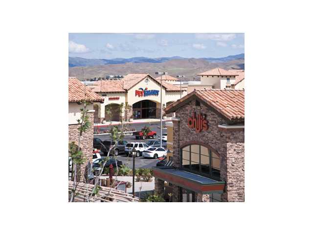 More businesses are moving into Canyon Country retail center