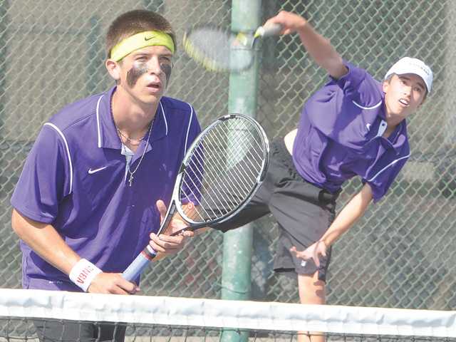Valencia tennis dominant in claiming 8th straight title 
