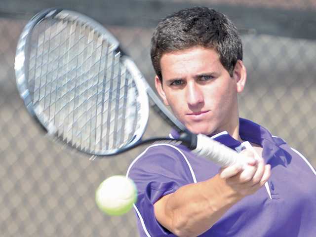 Valencia tennis dominant in claiming 8th straight title 