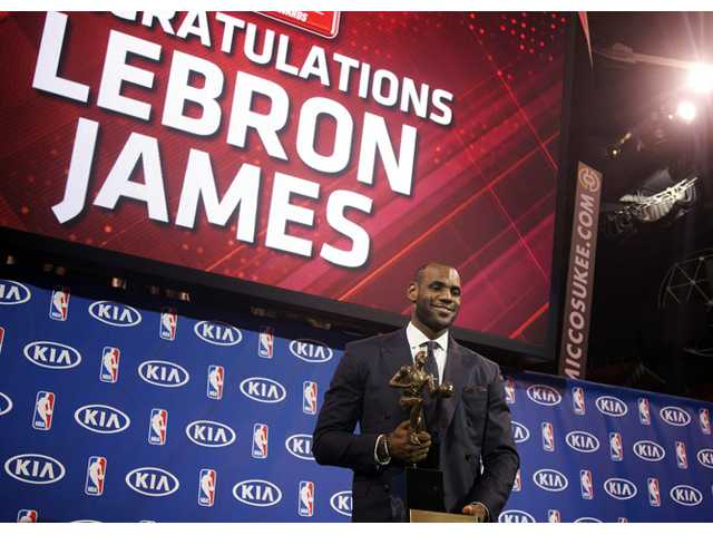 LeBron James wins MVP, 1 vote shy of unanimously 