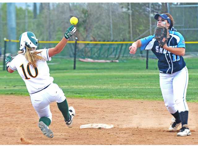 Saugus softball puts itself in good position for playoff berth