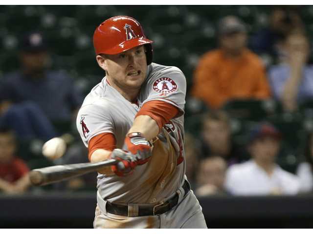 Angels protest game, beat Astros 6-5 anyway 