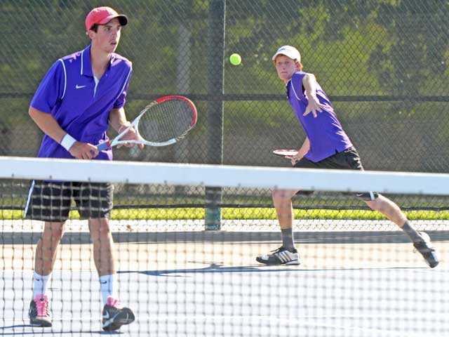 Valencia tennis caps it off in the quarters