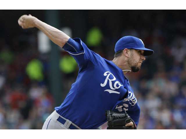 Shields helps Royals take down Rangers