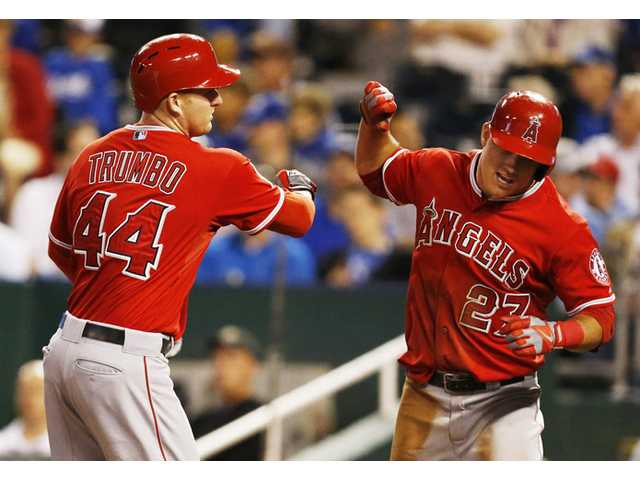 Angels hit 4 HRs, beat Royals 5-4 