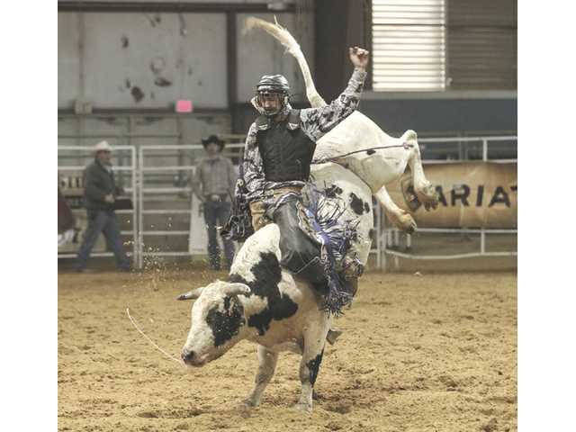 DCHS Rodeo begins 2014 season DCHS Rodeo begins 2014 season