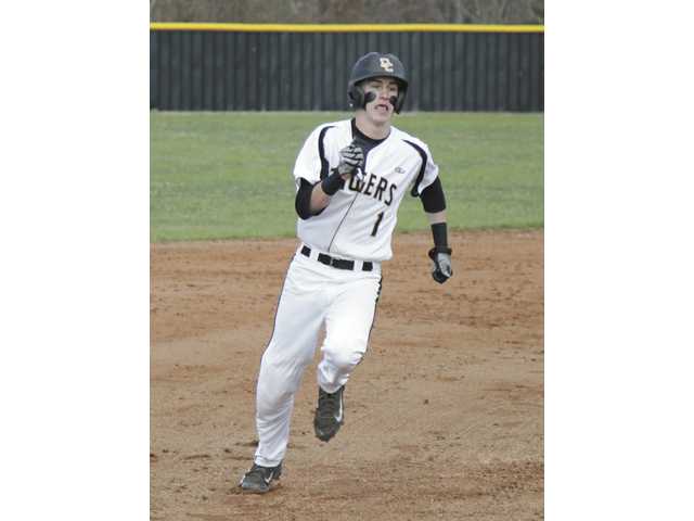 Tigers play tough games, get district wins Tigers play tough games, get district wins