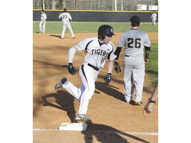 Tigers get another district win Tigers get another district win