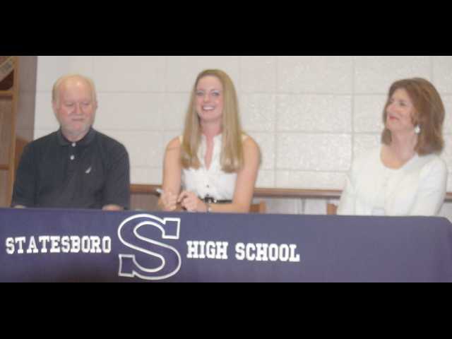 Chester signs with Queens