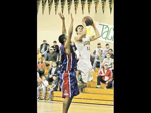 McCown leads ‘Jackets to first playoff win since ‘03