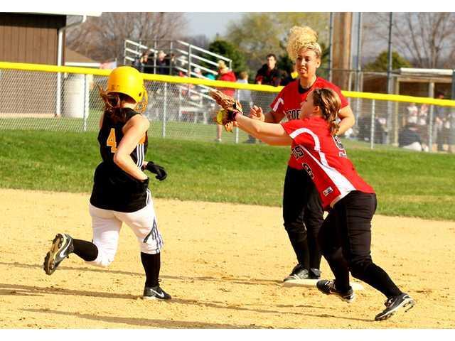 Birds’ bats come alive in win over Wildcats