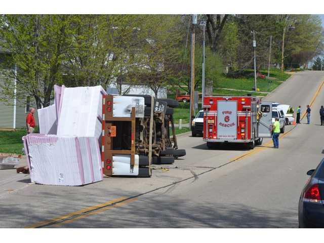 Semi rollover closes Lancaster Street in Platteville Semi rollover closes Lancaster Street in Platteville