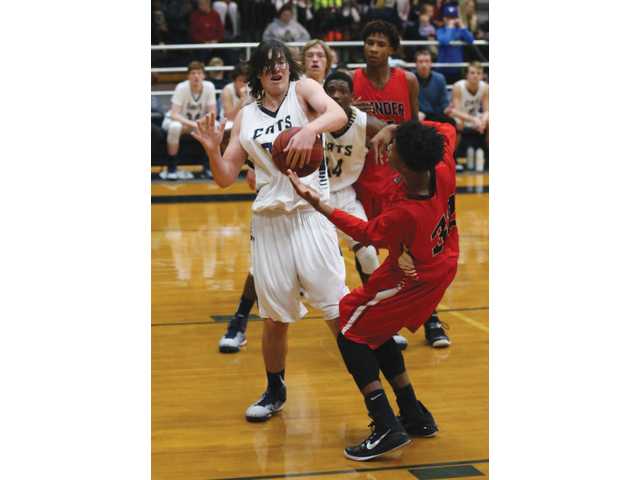 Chee blurs past Doggs Chee blurs past Doggs