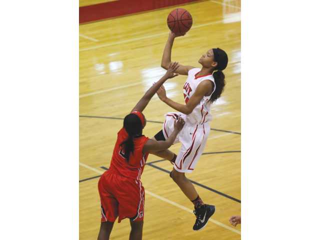 Comeback bid short for Lady Doggs Comeback bid short for Lady Doggs