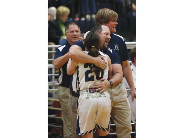 Lady Cats honor seniors with win Lady Cats honor seniors with win